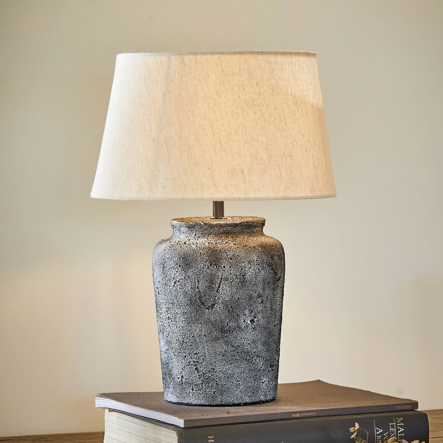 LOBERON Lampa stołowa Karvienne