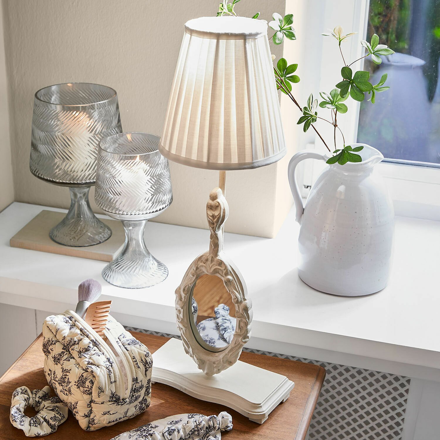 LOBERON Lampa stołowa z lusterkiem Brannach