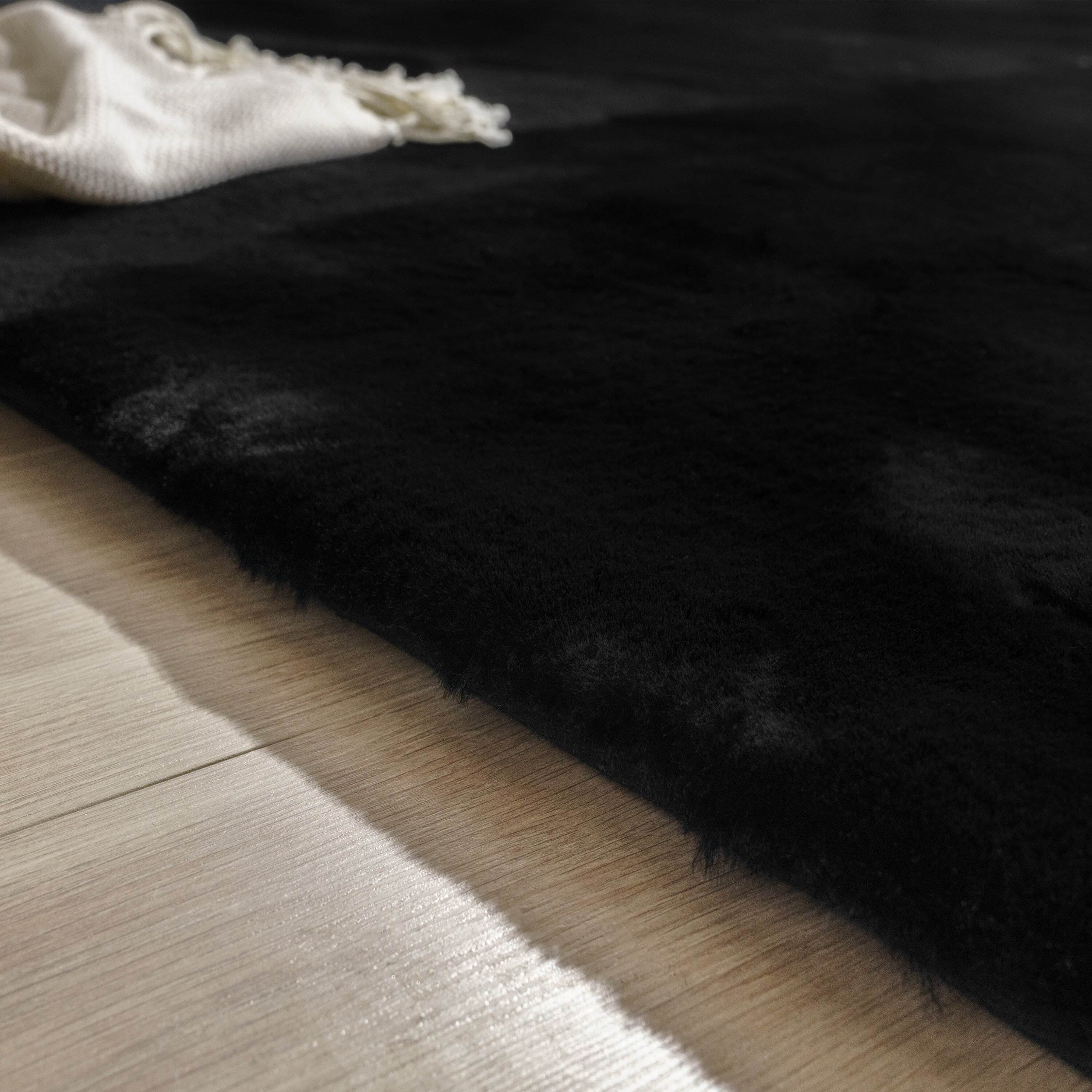 teppich.pl Dywanik futrzany Fluffy_deluxe czarny 120 cm okrągły